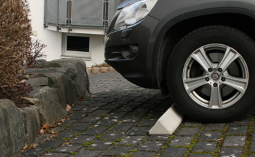 Kostengünstig, kompakt und effektiv: Die neue Einparkhilfe ?Auto-Stop? von Christoph Betonwaren ermö