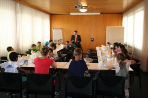 Fragenüber Fragen, Timo Schmuck beantwortet die Fragen der Schülerinnen und Schüler Fragenüber Fragen, Timo Schmuck beantwortet die Fragen der Schülerinnen und Schüler