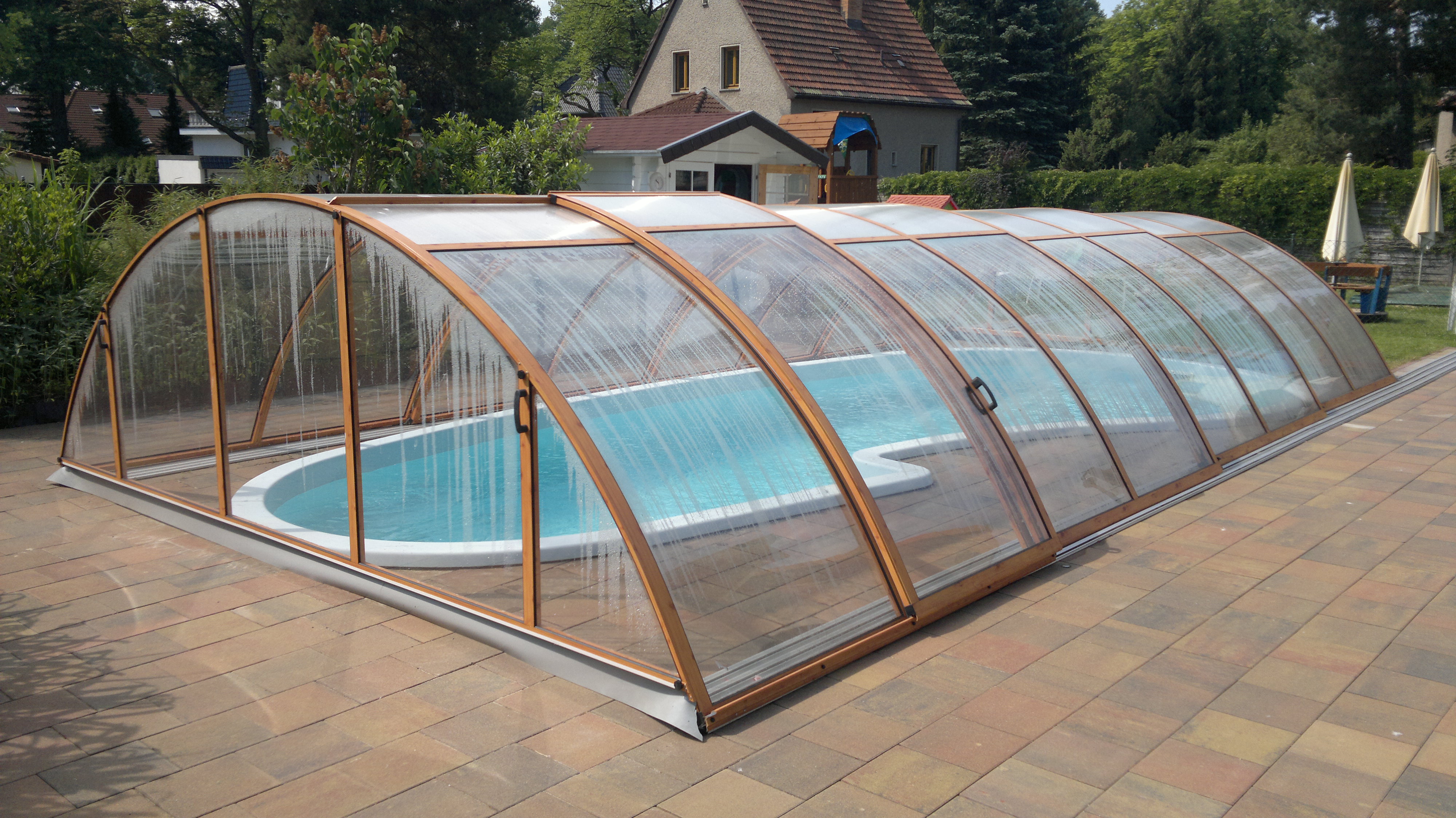 Schwimmbadüberdachung