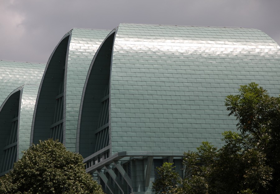 Mit Metallschindeln von Boehme Systems kann quasi jede Geometrie realisiert werden. (Foto: Boehme Sy Mit Metallschindeln von Boehme Systems kann quasi jede Geometrie realisiert werden. (Foto: Boehme Sy