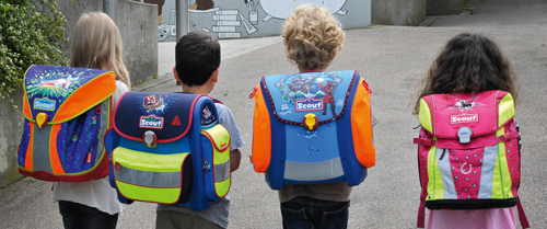 Scout Schulranzen: sicher im Straßenverkehr durch 100 % optische Warnwirkung nach DIN 58124. Scout Schulranzen: sicher im Straßenverkehr durch 100 % optische Warnwirkung nach DIN 58124.