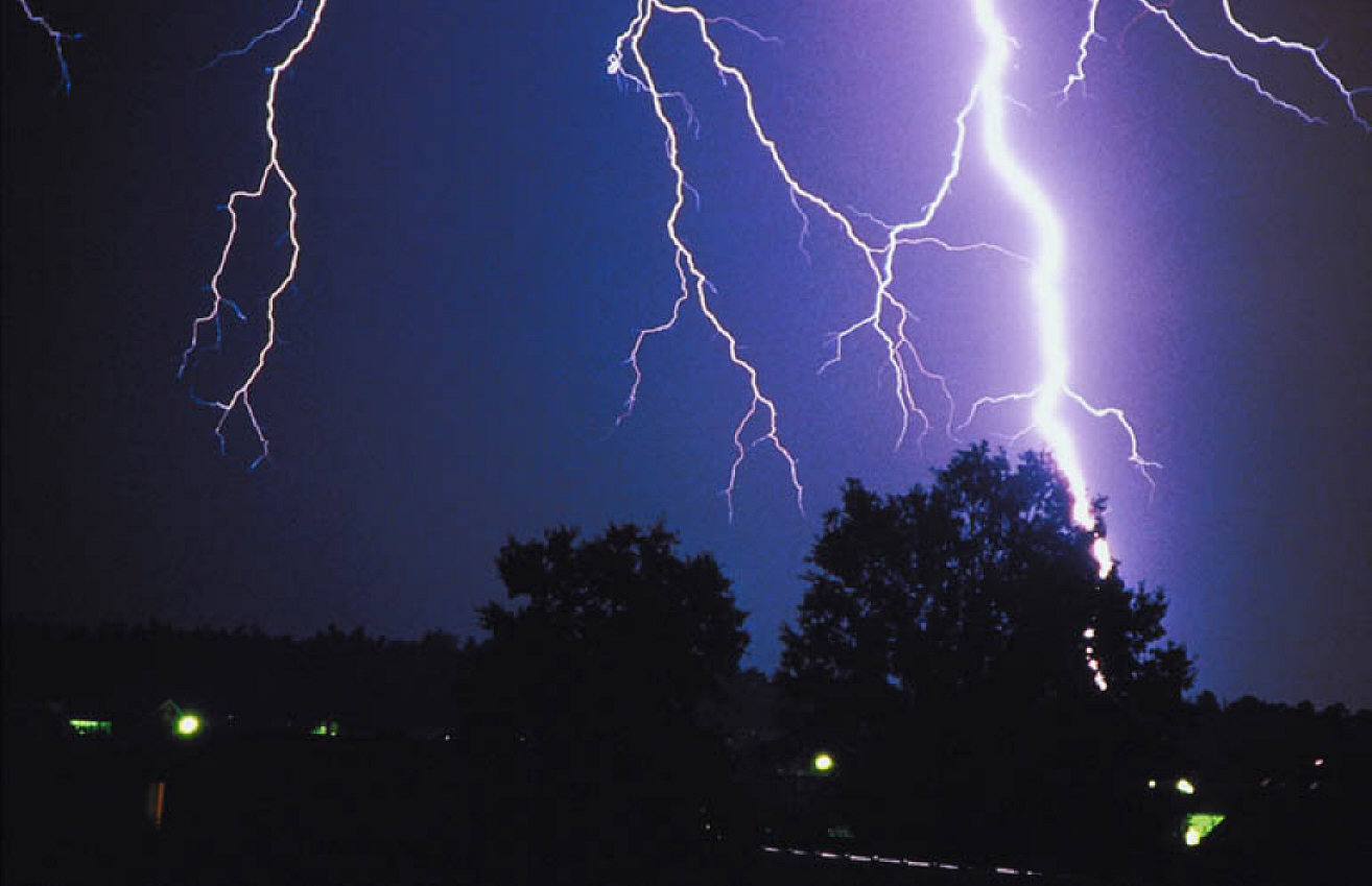 Regen und Nässe schaden Dächern und Gebäuden - eine flüssige Bauwerksabdichtung schützt! (Wierig Li Regen und Nässe schaden Dächern und Gebäuden - eine flüssige Bauwerksabdichtung schützt! (Wierig Li