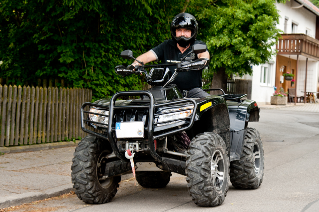 Sicher mit dem Quad unterwegs Sicher mit dem Quad unterwegs