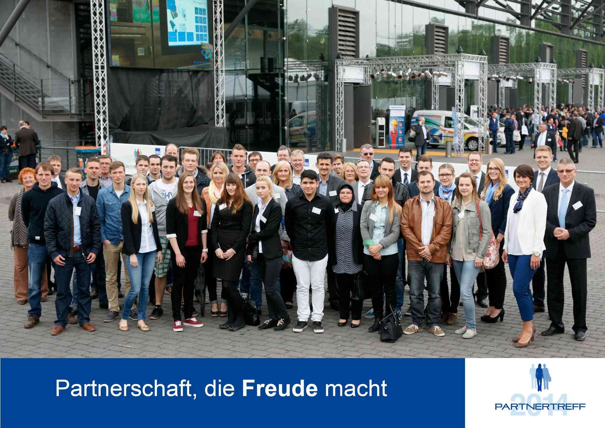 Branche meets Zukunft: Die neuen Azubis von Sonepar West lernten auf dem Partnertreff 2014 die Branc Branche meets Zukunft: Die neuen Azubis von Sonepar West lernten auf dem Partnertreff 2014 die Branc