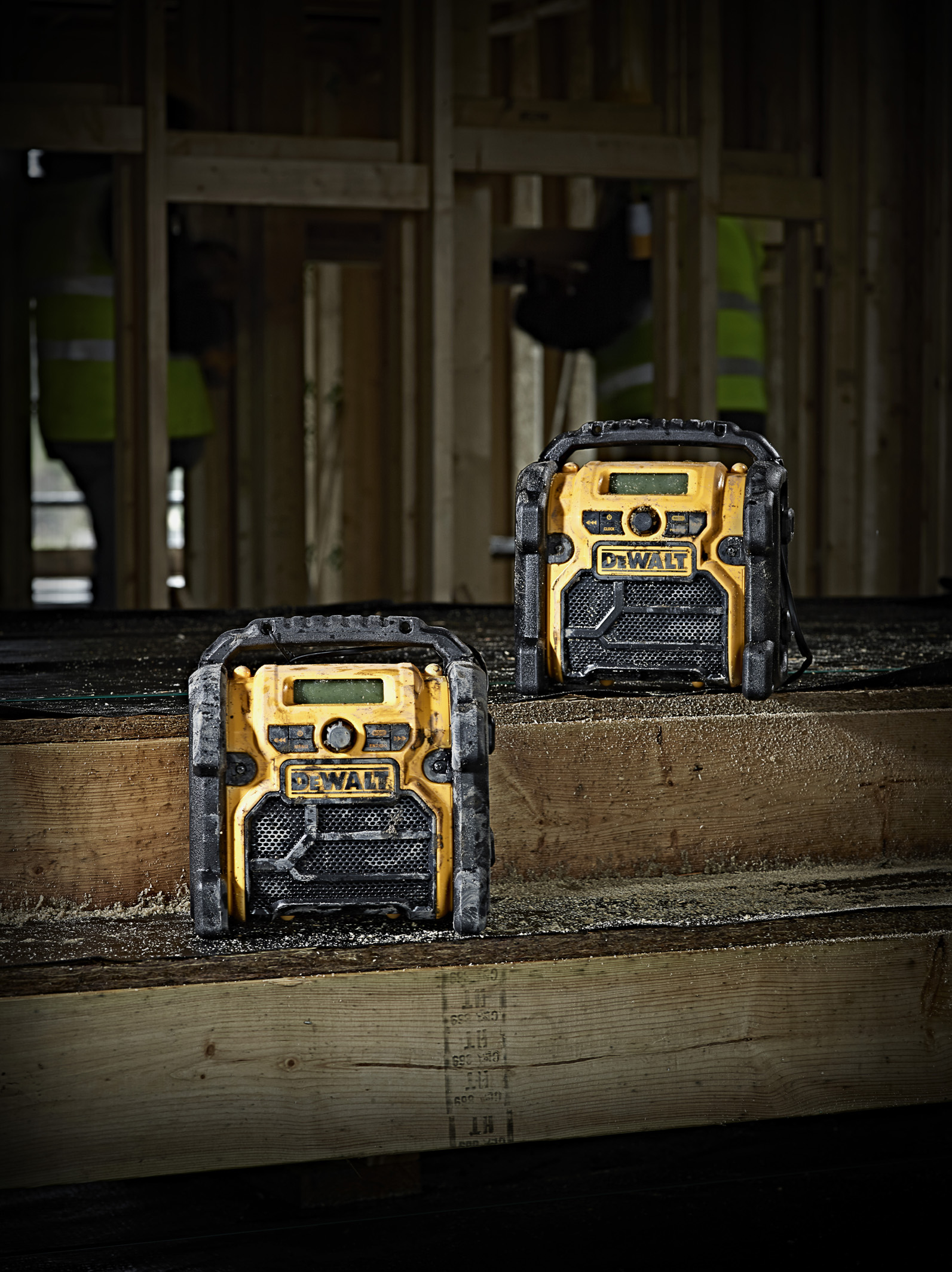 Kompakt und robust: die beiden neuen Baustellenradios DCR 019 und DCR 020 von DEWALT. Kompakt und robust: die beiden neuen Baustellenradios DCR 019 und DCR 020 von DEWALT.