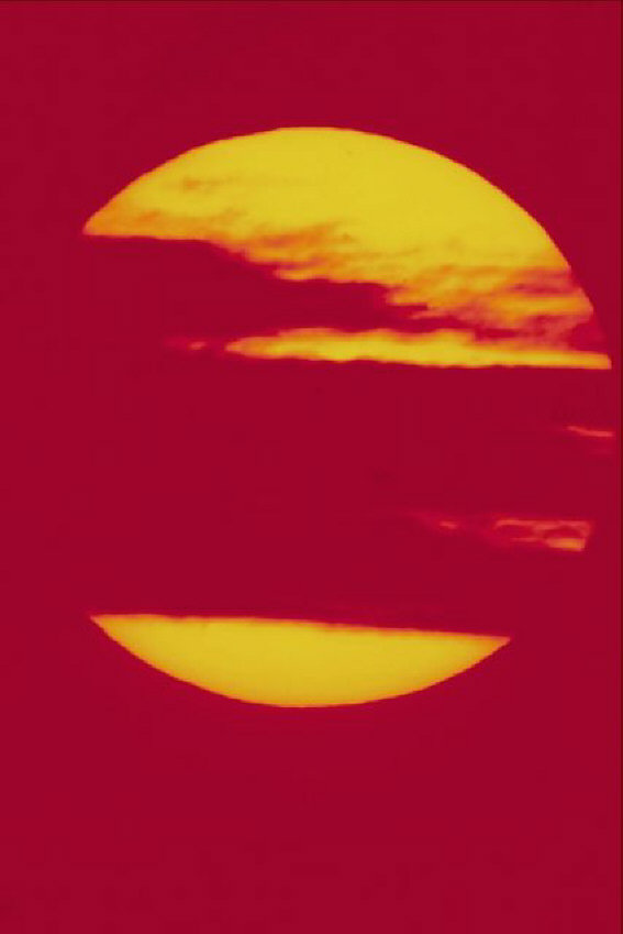 Die Sonne - unerschöpflicher Energielieferant - wenn die Photovoltaikanlage richtig funktioniert (Wi Die Sonne - unerschöpflicher Energielieferant - wenn die Photovoltaikanlage richtig funktioniert (Wi