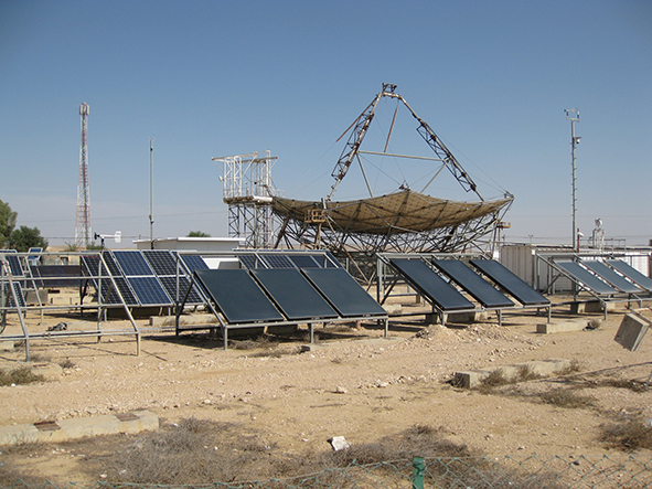 Freibewitterungs-Teststand Negev-Wüste in Israel. Freibewitterungs-Teststand Negev-Wüste in Israel.
