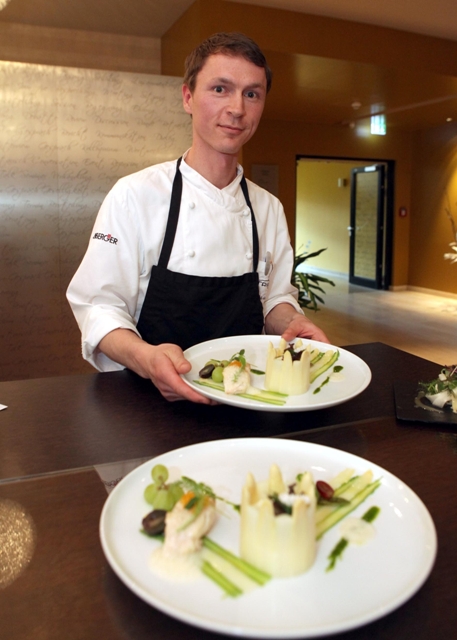 Küchenchef Dennis Giessmann verwöhnt Heimaturlauber im Atrium Hotel Mainz mit kreativen Köstlichkeit Küchenchef Dennis Giessmann verwöhnt Heimaturlauber im Atrium Hotel Mainz mit kreativen Köstlichkeit