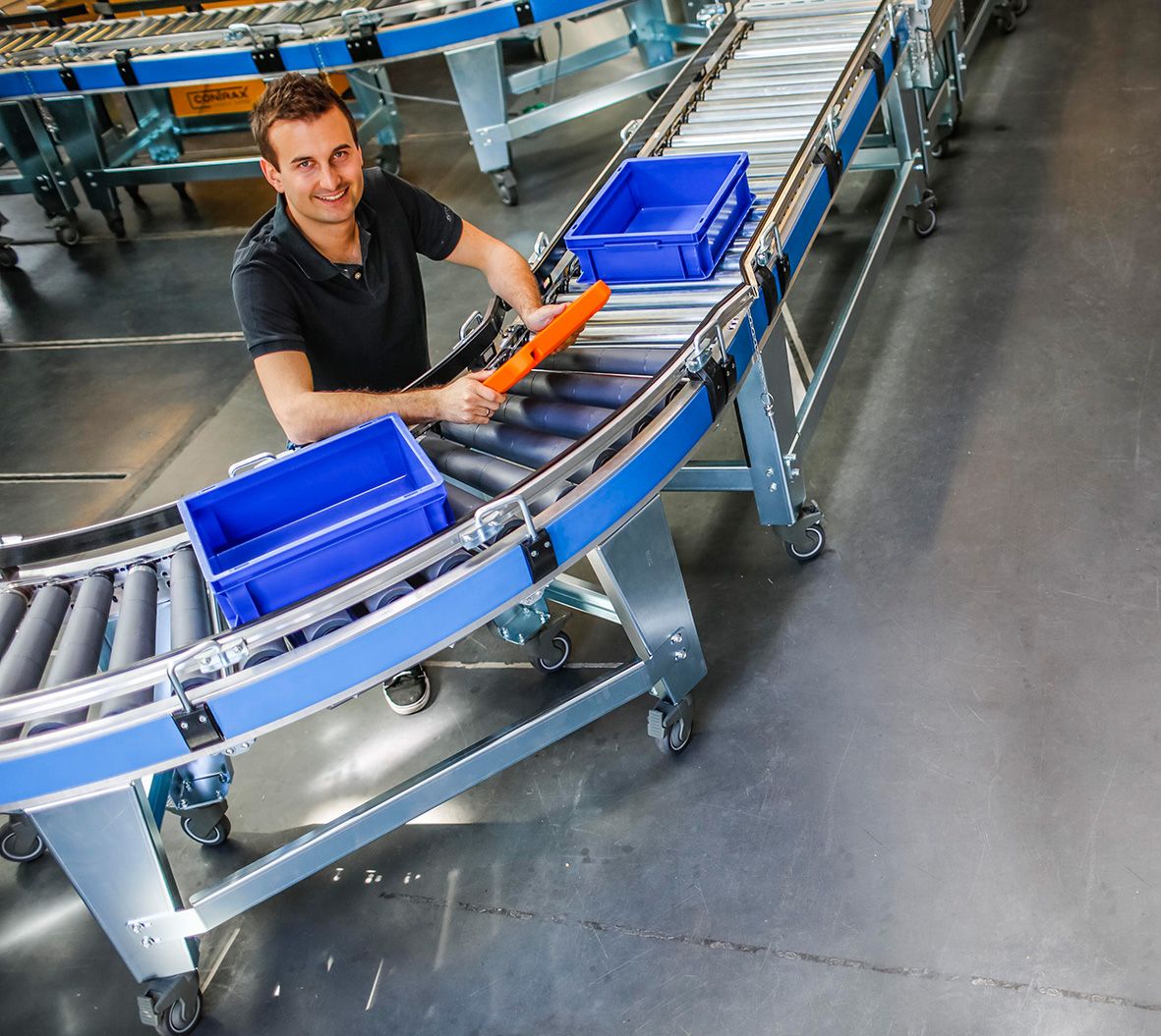 Mit dem?FlexConveyor?werden einzelne Module einfach und schnell zu einer komplexen Förderstrecke ver Mit dem?FlexConveyor?werden einzelne Module einfach und schnell zu einer komplexen Förderstrecke ver
