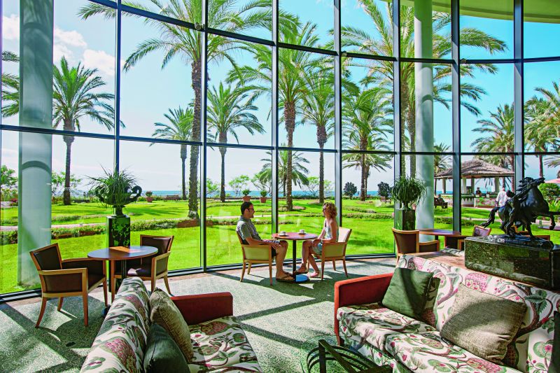 Im Foyer des Pestana Grand in Funchal hören die Gäste ein individuelles Musikprogramm