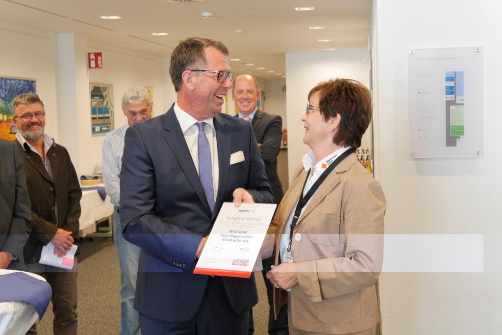 MULTIVAC erhält Ehrenurkunde vom BRK MULTIVAC erhält Ehrenurkunde vom BRK