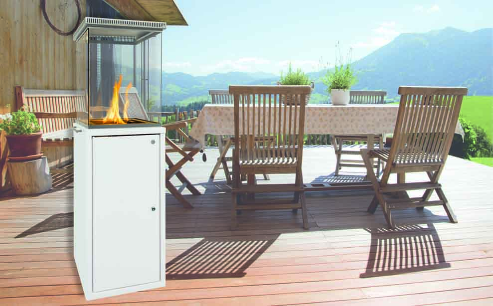 Für romantische Stunden im?Outdoor-Wohnzimmer?ist ein Außenkamin im Sommer ein Must-have
