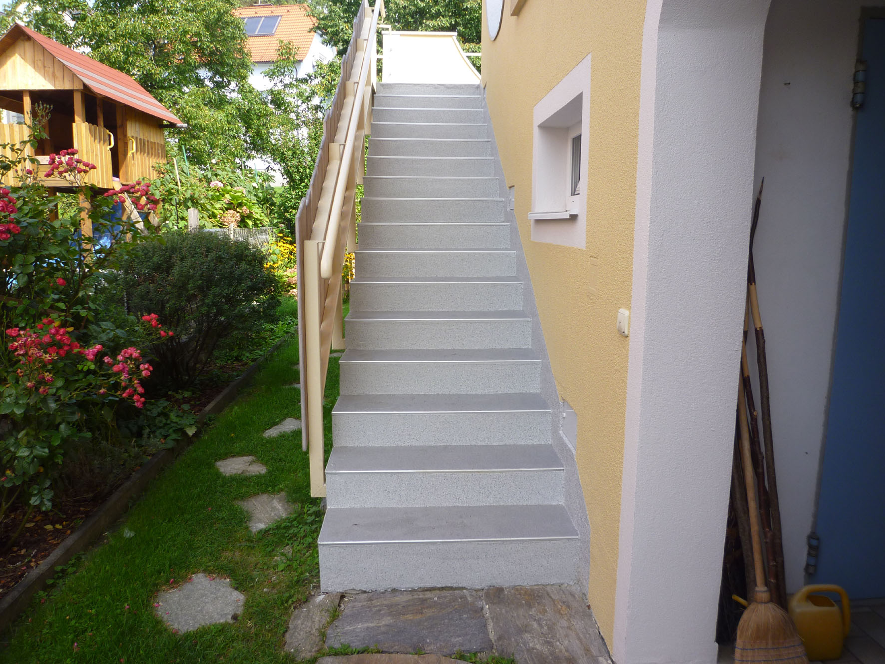Treppen lassen sich mit dem Treppen BeschichtungssystemTriflex TSS langzeitsicher abdichten. Treppen lassen sich mit dem Treppen BeschichtungssystemTriflex TSS langzeitsicher abdichten.