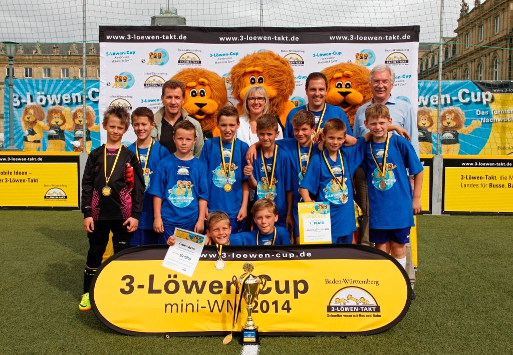 Die Jungenmannschaft der Hohbuchschule Reutlingen gewannen die 3-Löwen-cup mini-WM am Samstag in Stu Die Jungenmannschaft der Hohbuchschule Reutlingen gewannen die 3-Löwen-cup mini-WM am Samstag in Stu