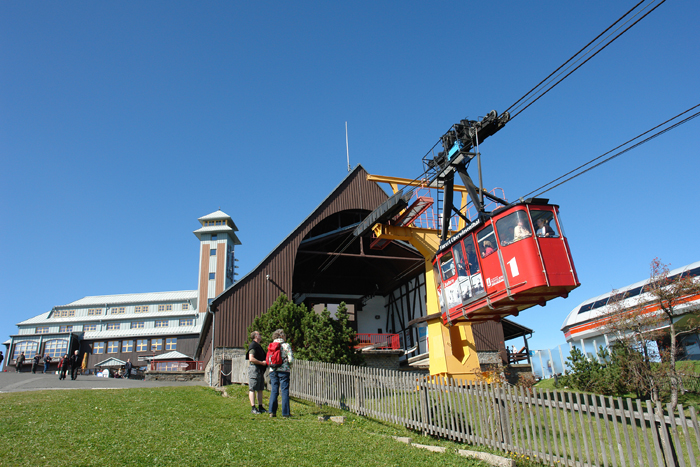 Mit der Fichtelberg-Schwebebahn erreicht man den besten Aussichtspunkt im deutschen Teil des Erzgebi Mit der Fichtelberg-Schwebebahn erreicht man den besten Aussichtspunkt im deutschen Teil des Erzgebi