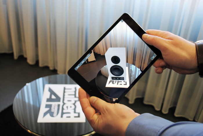 Mit der innovativen nuPro-App sind sowohl Foto- als auch Live-Projektionen möglich. Mit der innovativen nuPro-App sind sowohl Foto- als auch Live-Projektionen möglich.