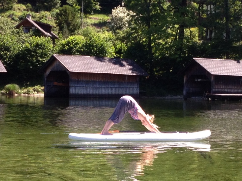 Yoga am SUP im Salzkammergut
