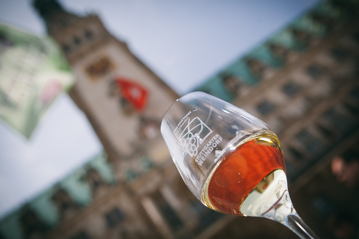 Stuttgarter Weindorf zum 29. Mal zu Gast in Hamburg. Am 17. Juli 2014 geht es auf dem Rathausmarkt l