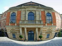  Festspielhaus in Bayreuth - eine runde Sache