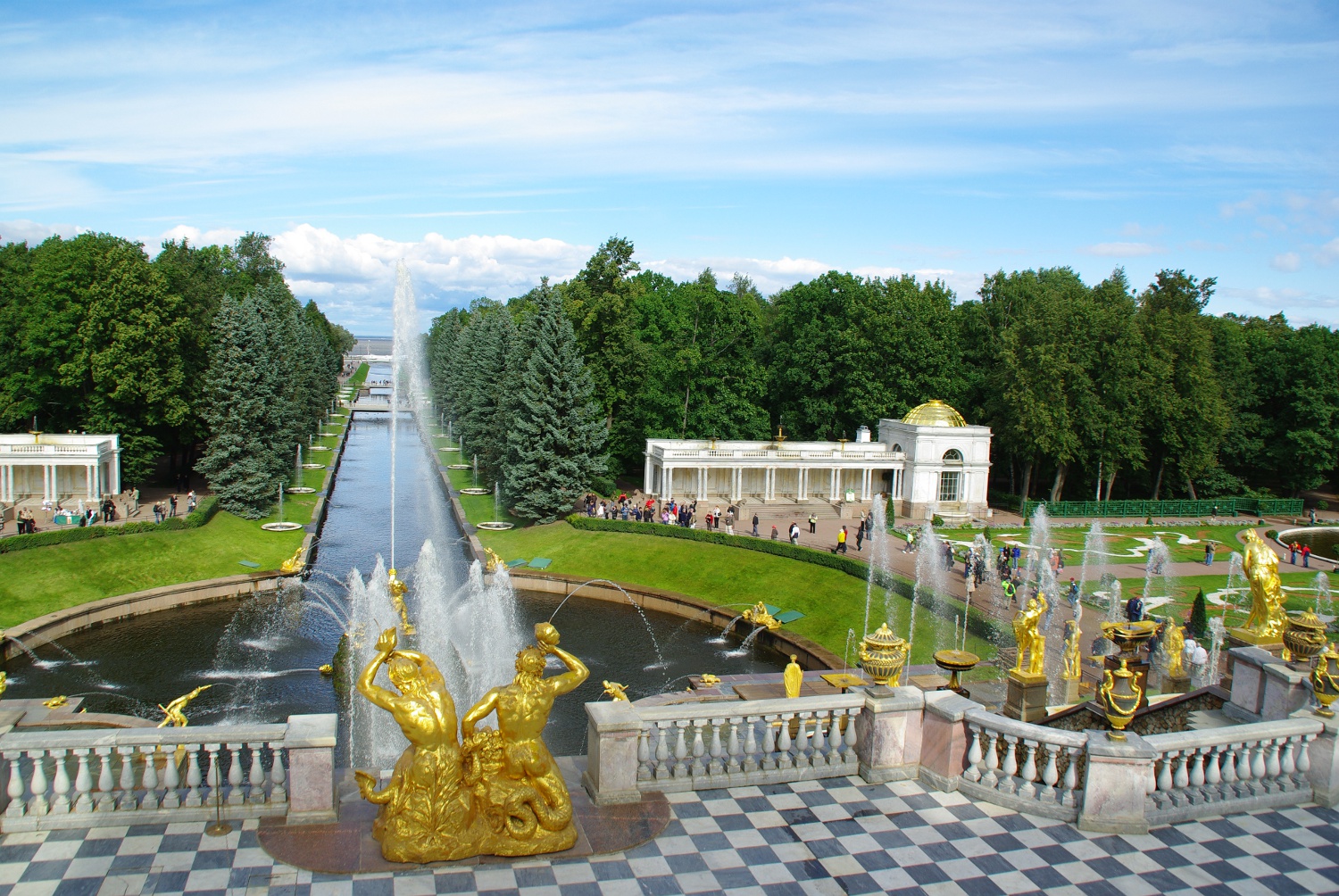 Auch dabei: St.Petersburg, die Kulturmetropole an der Newa.