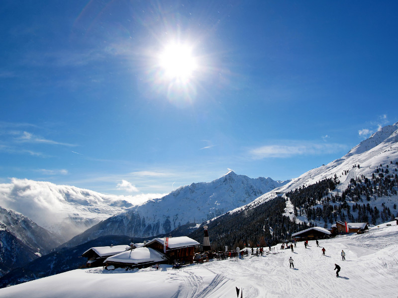 Urige Hütten und Top Pistenbedingungen beim Skiurlaub in Sölden
