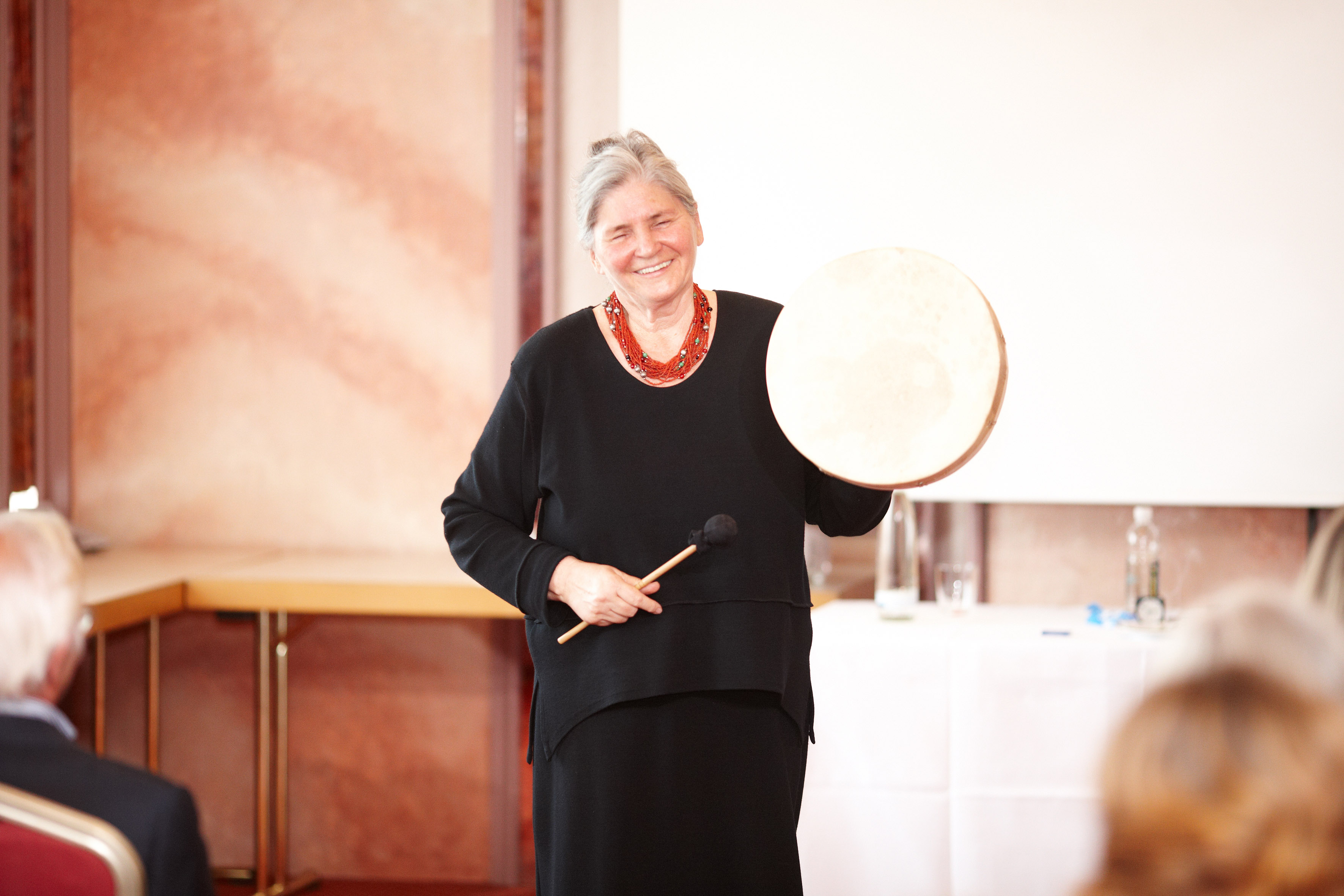 Graziella Schmidt: Die Heilerin und spirituelle Hebamme hat schon viele Herzen berührt. Graziella Schmidt: Die Heilerin und spirituelle Hebamme hat schon viele Herzen berührt.