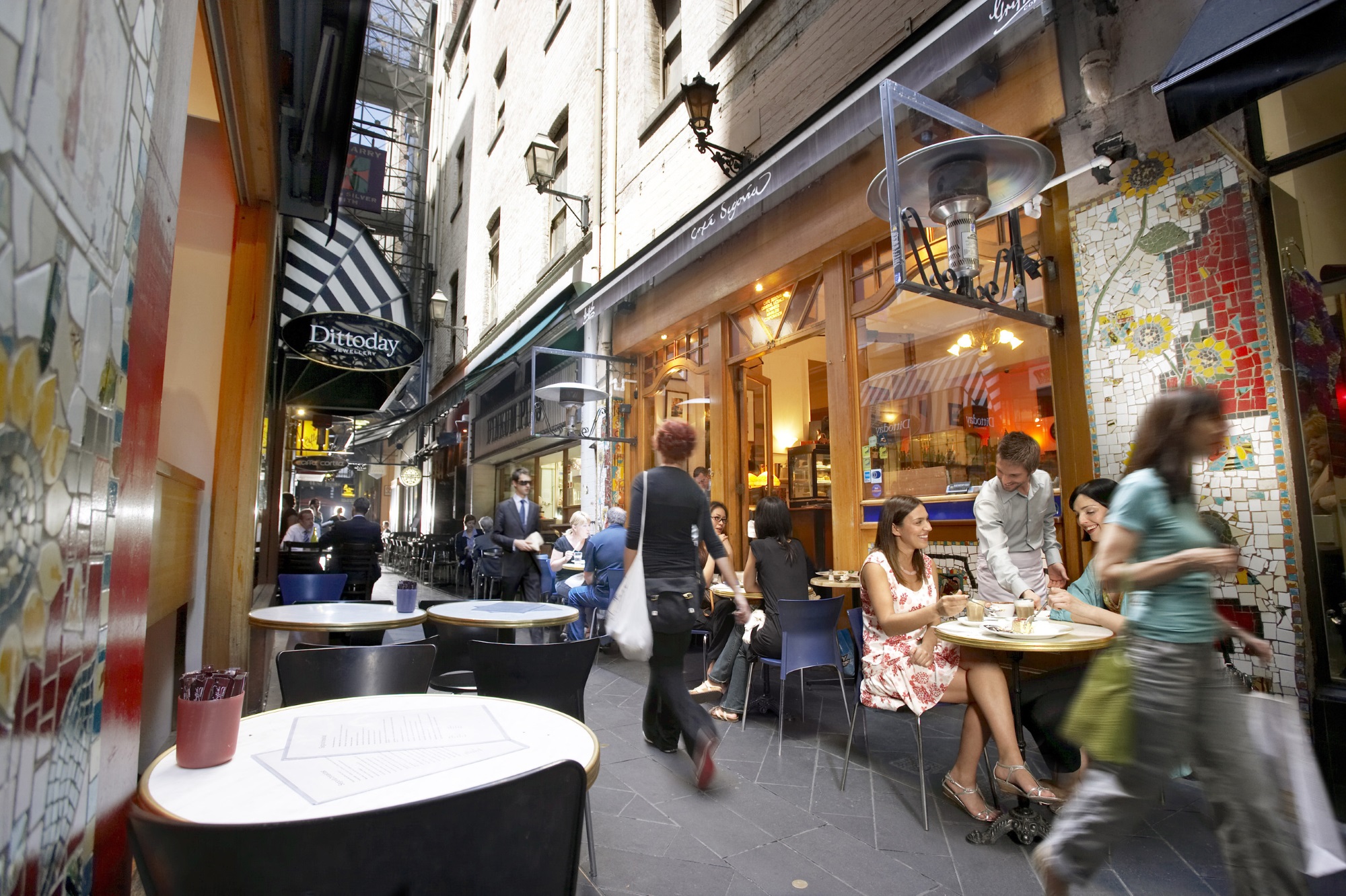 Die verwinkelten Gassen der Laneways kann man am besten bei einem ausgedehnten Einkaufsbummer erkund