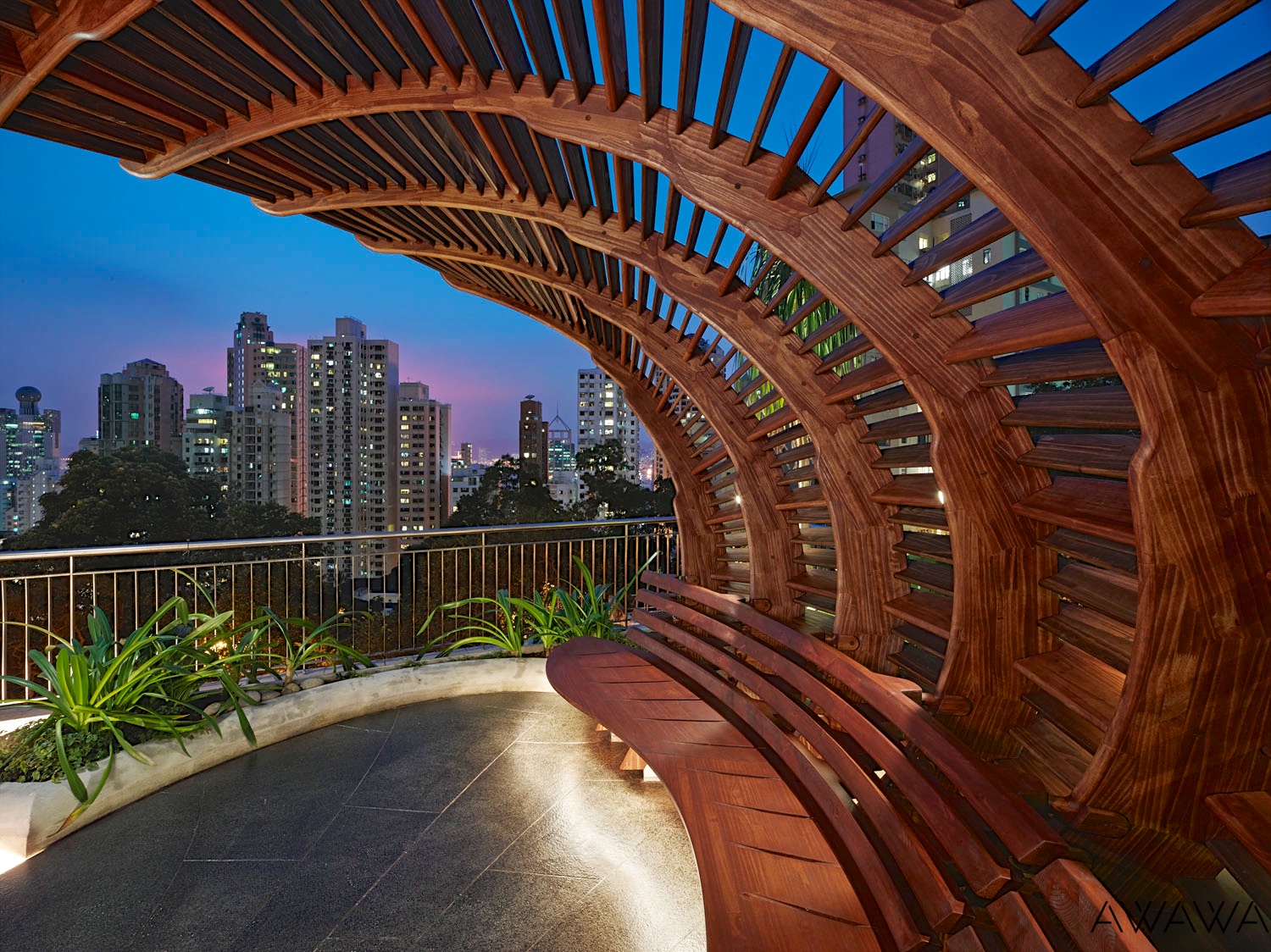 Der AWsome Pavilion auf Hong Kong Island besteht aus 700 Holzteilen.