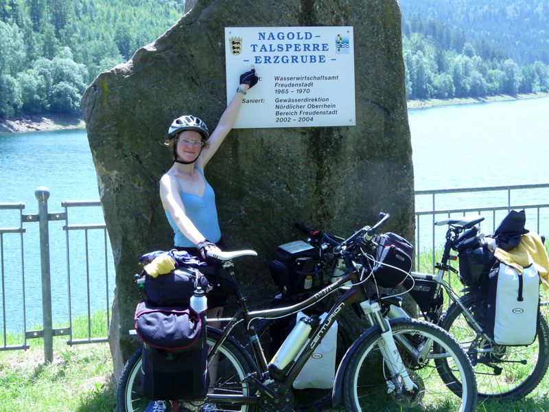 Ursula mit Ihrem Pedelc an der Nagoldtalsperre