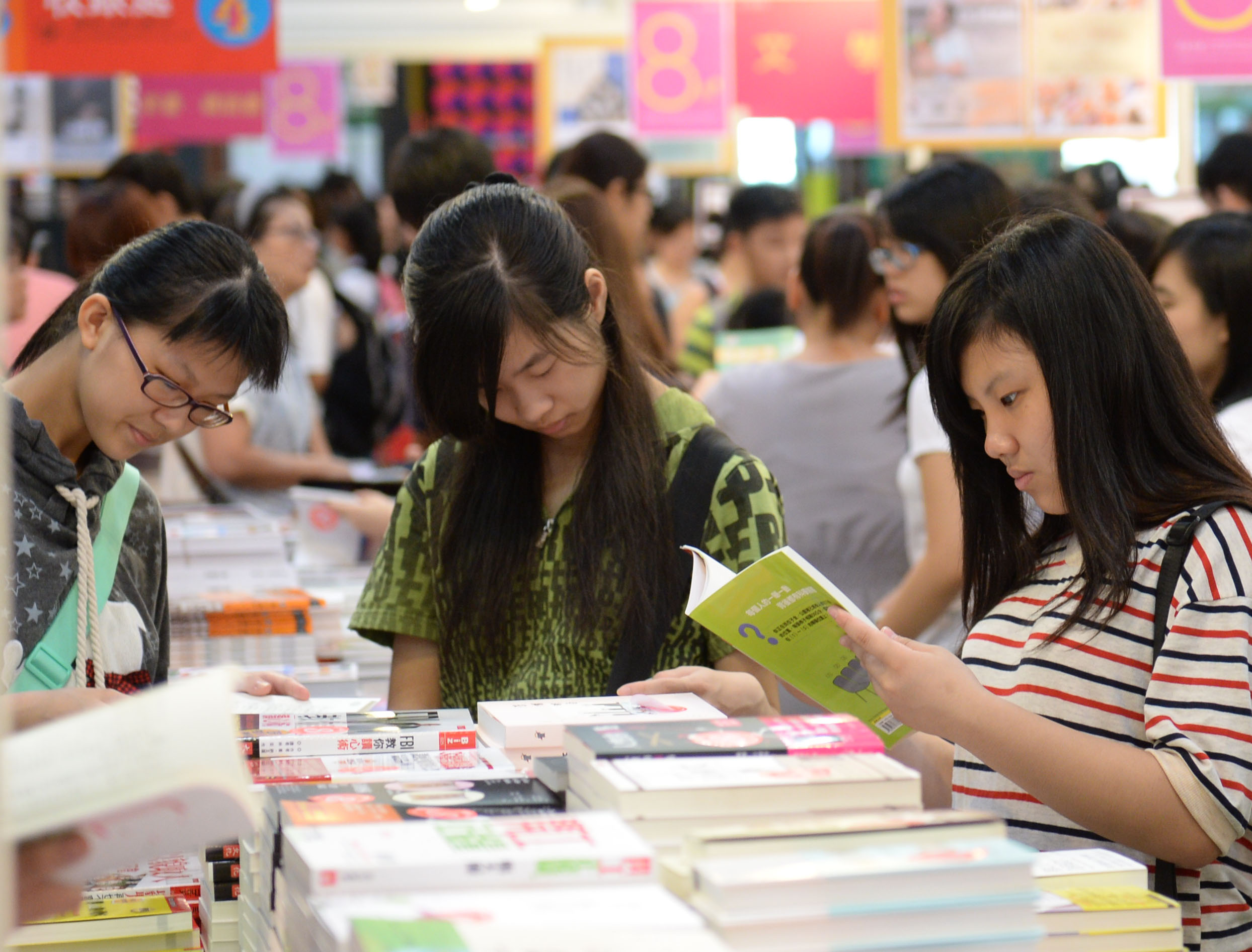 Den Besuchern der HKTDC Hong Kong Book Fair bot sich ein vielfältiges Literatur- und Kulturprogramm. Den Besuchern der HKTDC Hong Kong Book Fair bot sich ein vielfältiges Literatur- und Kulturprogramm.
