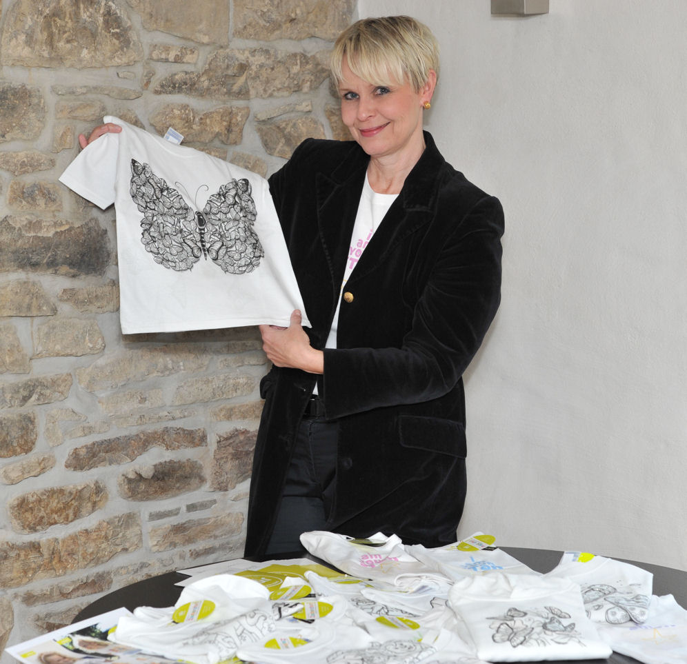 Jutta Stoll präsentiert die innovativen Zaubershirts Jutta Stoll präsentiert die innovativen Zaubershirts