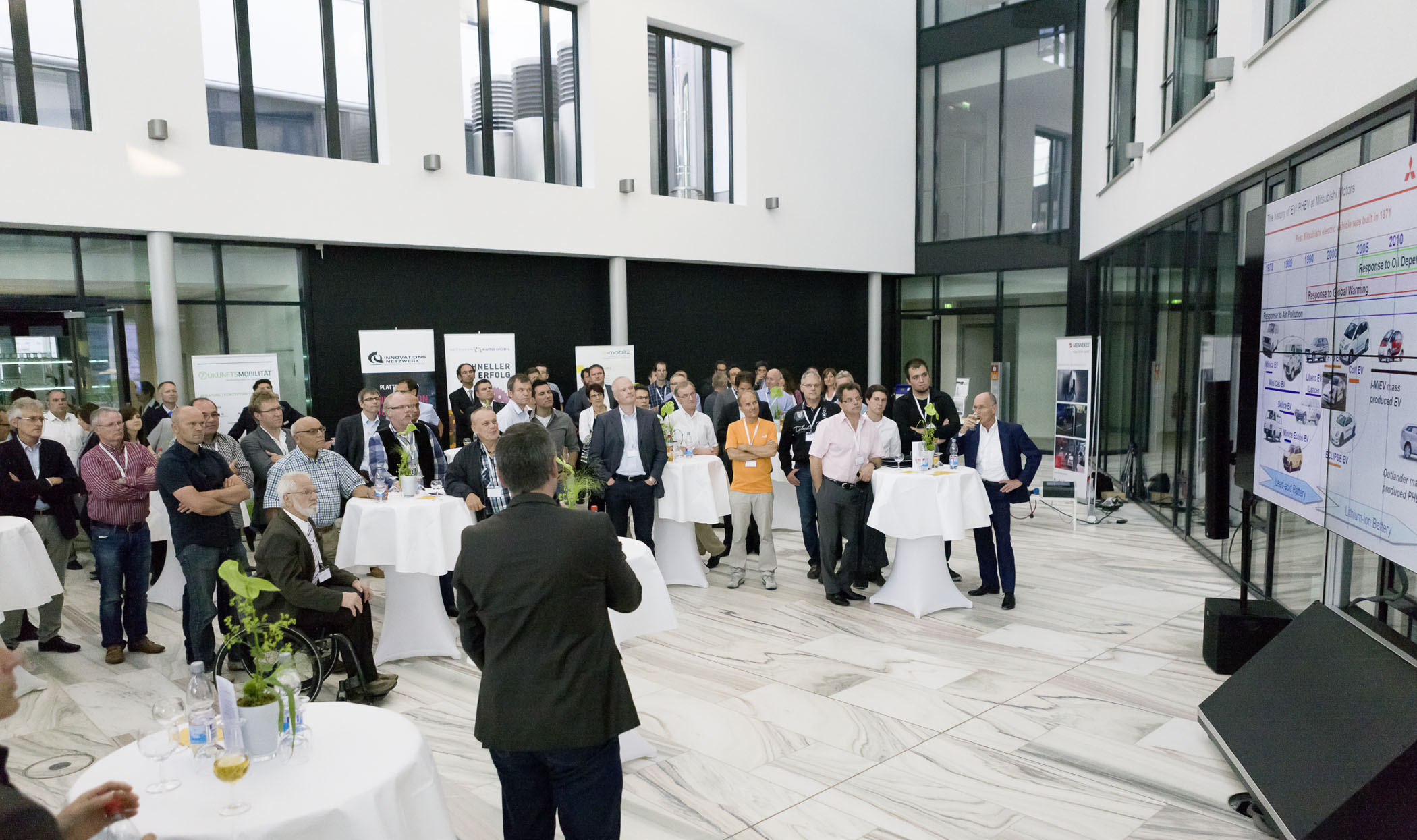 Innovationsnetzwerk präsentiert: Chancen für KMU in der Elektromobilität Innovationsnetzwerk präsentiert: Chancen für KMU in der Elektromobilität