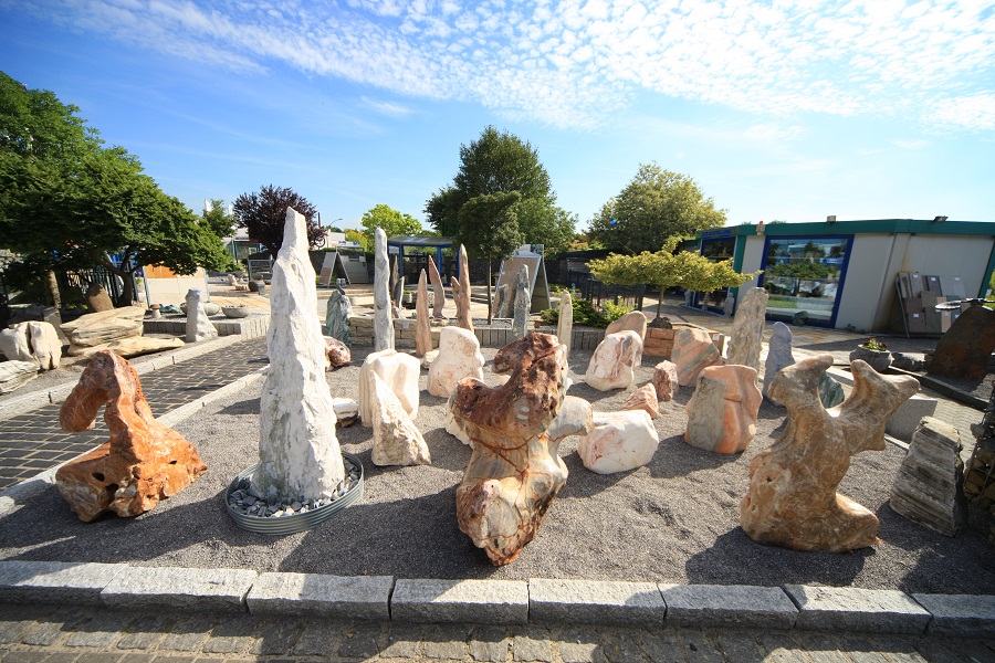 Die Vielfalt von Naturstein im Schaugarten von Biotopic