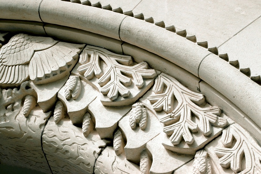 Fauna und Flora als Motive. Portico del Crematorio La Chaux de Fonds.