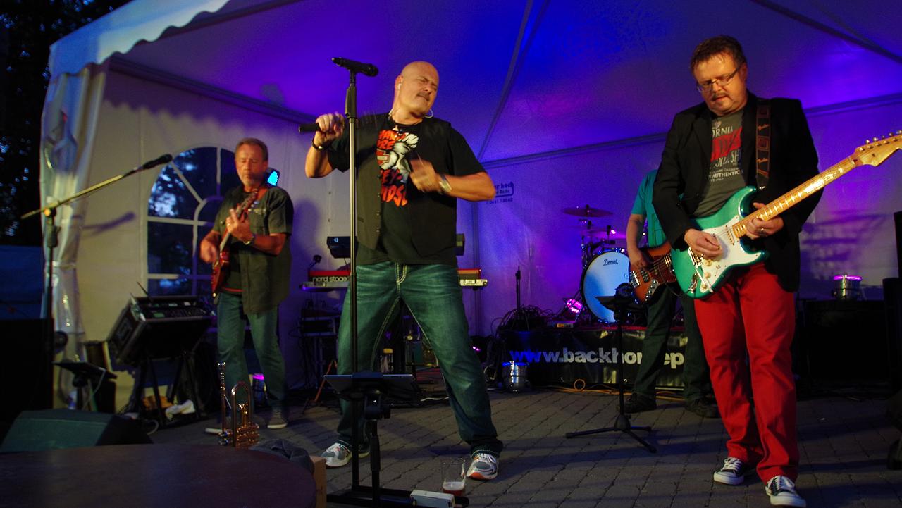 Coberband BackHome: spielt Rockhits der 70iger und 90iger