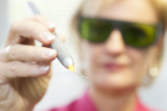 Mehr als 2.000 Laser-Bleachings wurden in der Münchner Zahnarztpraxis Dr. Beatrix Lenz bereits durch