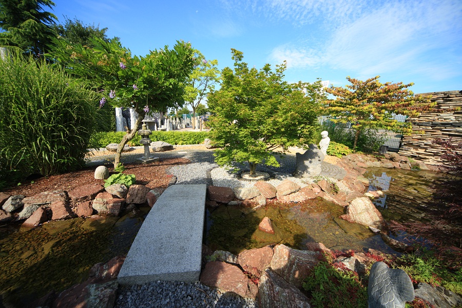 Die Vielfalt von Naturstein im Schaugarten von Biotopic Die Vielfalt von Naturstein im Schaugarten von Biotopic
