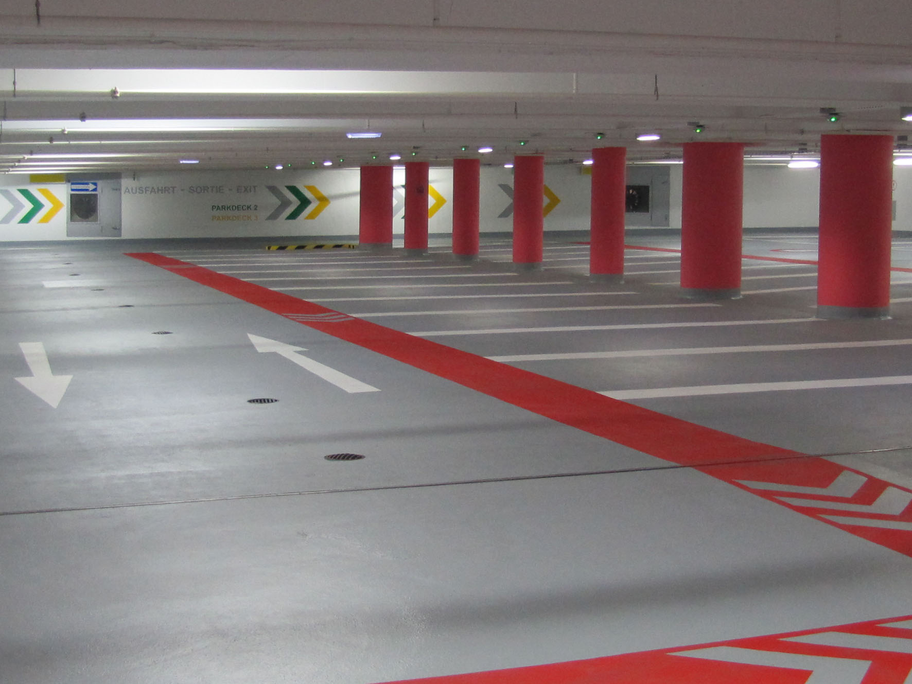 Triflex ProPark stellt Ordnung, Sicherheit und Benutzerfreundlichkeit in der Tiefgarage Karlsbau her Triflex ProPark stellt Ordnung, Sicherheit und Benutzerfreundlichkeit in der Tiefgarage Karlsbau her