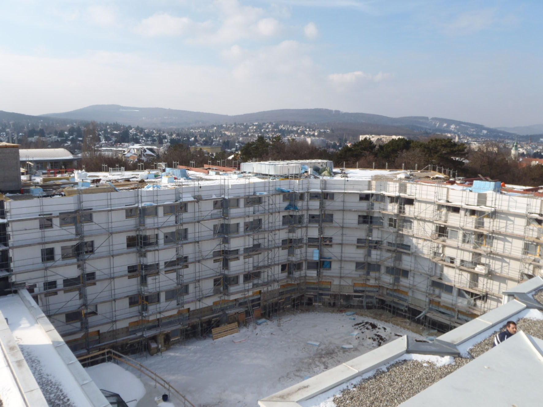 Der Neubau des Pensionisten-Wohnheims in der Wiener Rosenhügelstraße bietet Senioren ein ruhiges Zuh Der Neubau des Pensionisten-Wohnheims in der Wiener Rosenhügelstraße bietet Senioren ein ruhiges Zuh