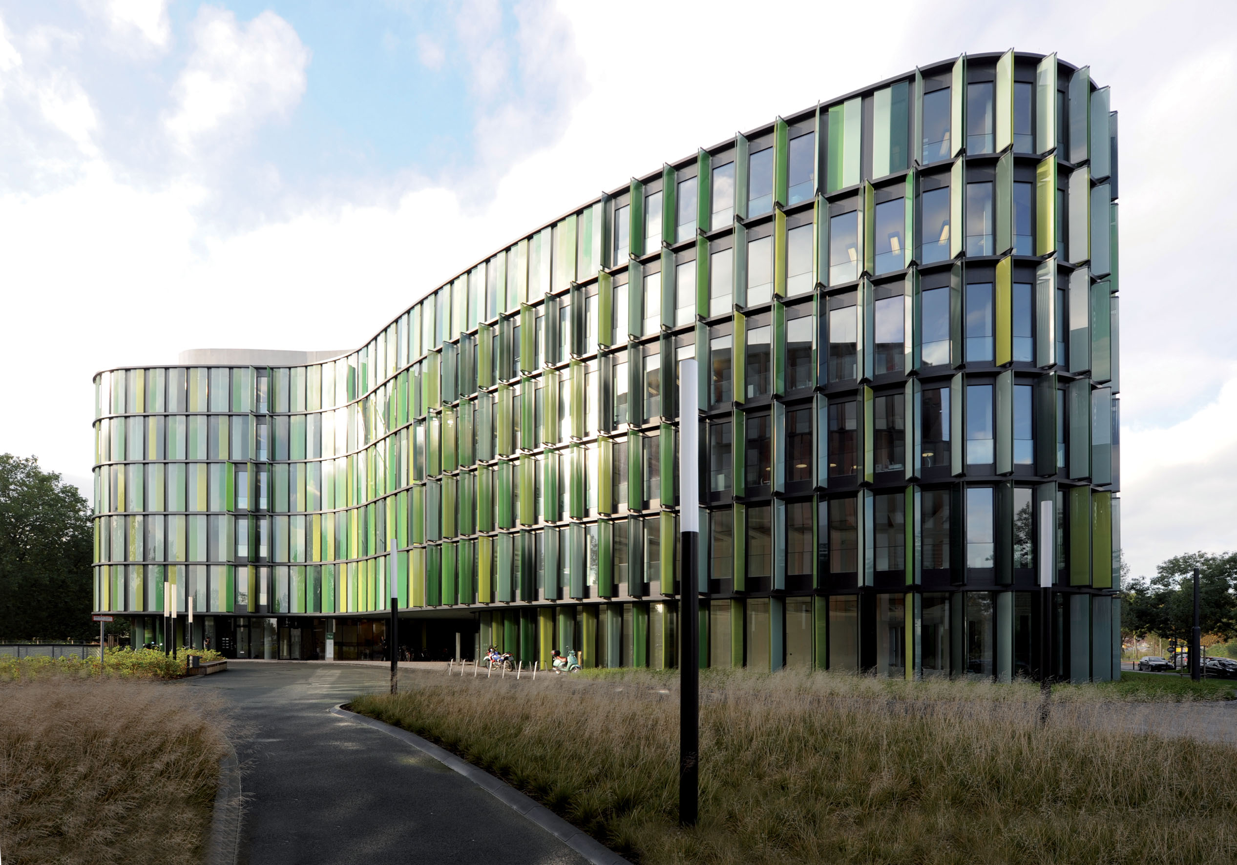 Bei der Planung der Cologne Oval Offices wurde viel Wert auf Harmonie von Bau und Außenanlagen geleg