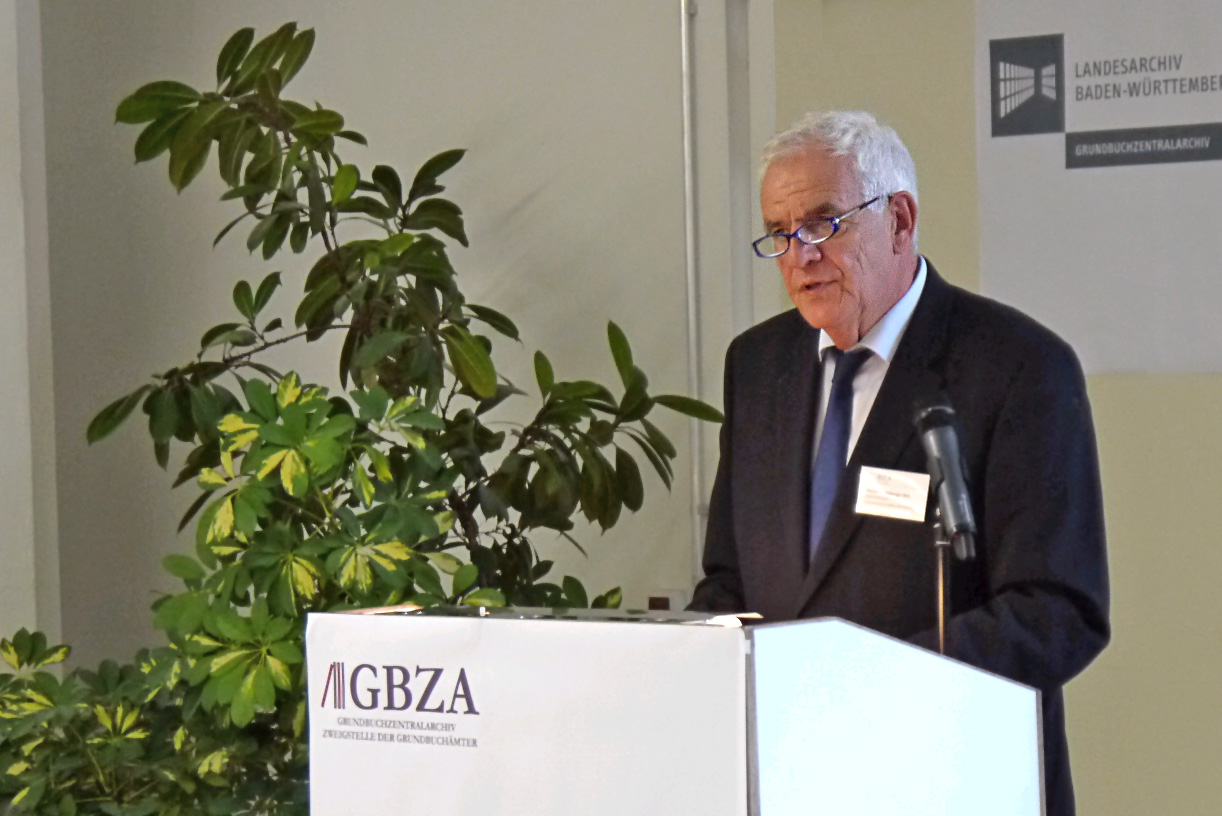 Justizminister Dr. Rainer Stickelberger besuchte das Grundbuchzentralarchiv auf dem Salamander-Areal