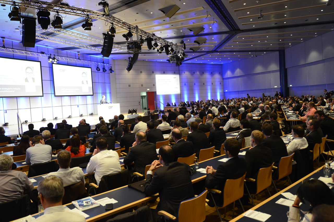 Über 350 Teilnehmer diskutierten auf dem carIT-Kongress 2013über das Top-Thema der Branche