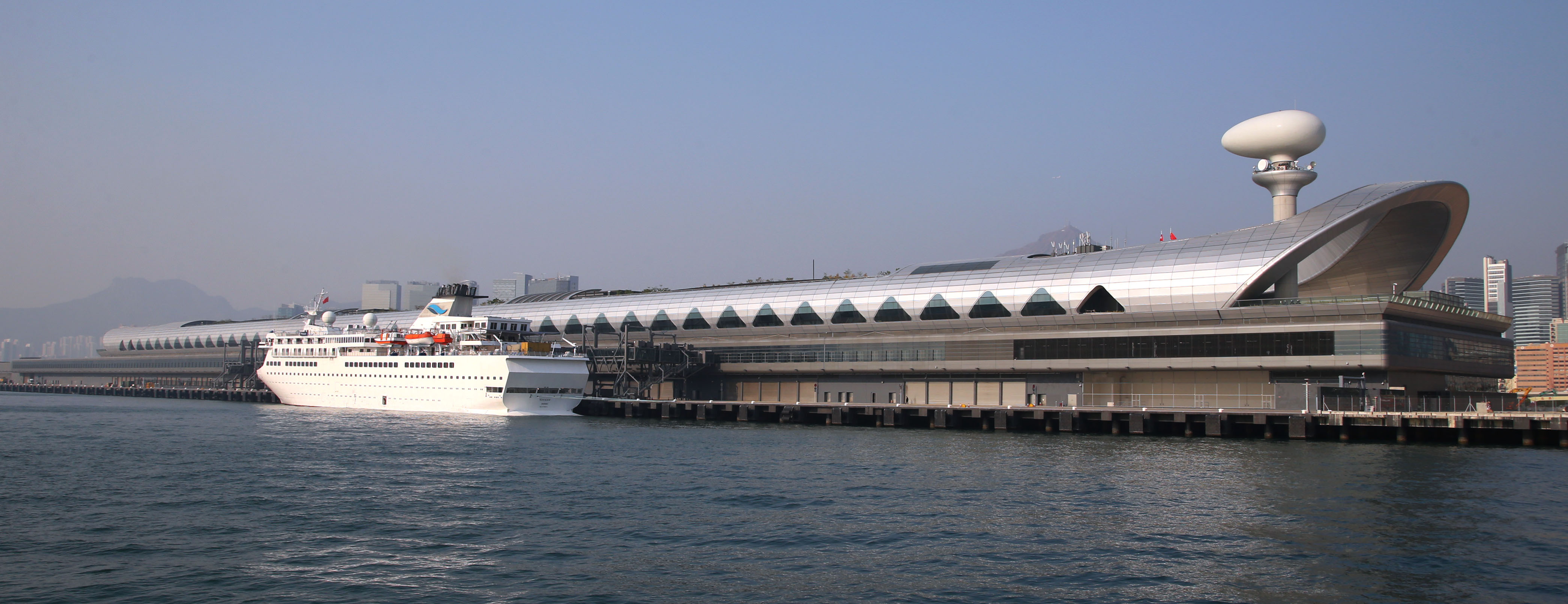 Das Kai Tak Cruise Terminal in Hongkong bietet eine hervorragende Infrastruktur und exzellenten Serv Das Kai Tak Cruise Terminal in Hongkong bietet eine hervorragende Infrastruktur und exzellenten Serv