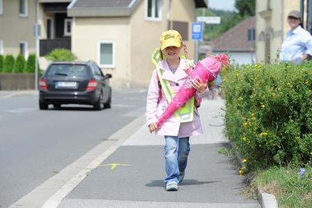 Wer sich sicher im Straßenverkehr bewegen will, muss aufpassen und vorausschauend denken. Foto: Wer sich sicher im Straßenverkehr bewegen will, muss aufpassen und vorausschauend denken. Foto: