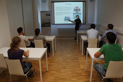 Im Akademieraum werden Schulungenüber Multikopter gehalten. Im Akademieraum werden Schulungenüber Multikopter gehalten.