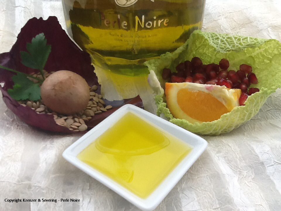 Perle Noire Olivenöl aus der tunesischen Chemlali Olive Perle Noire Olivenöl aus der tunesischen Chemlali Olive