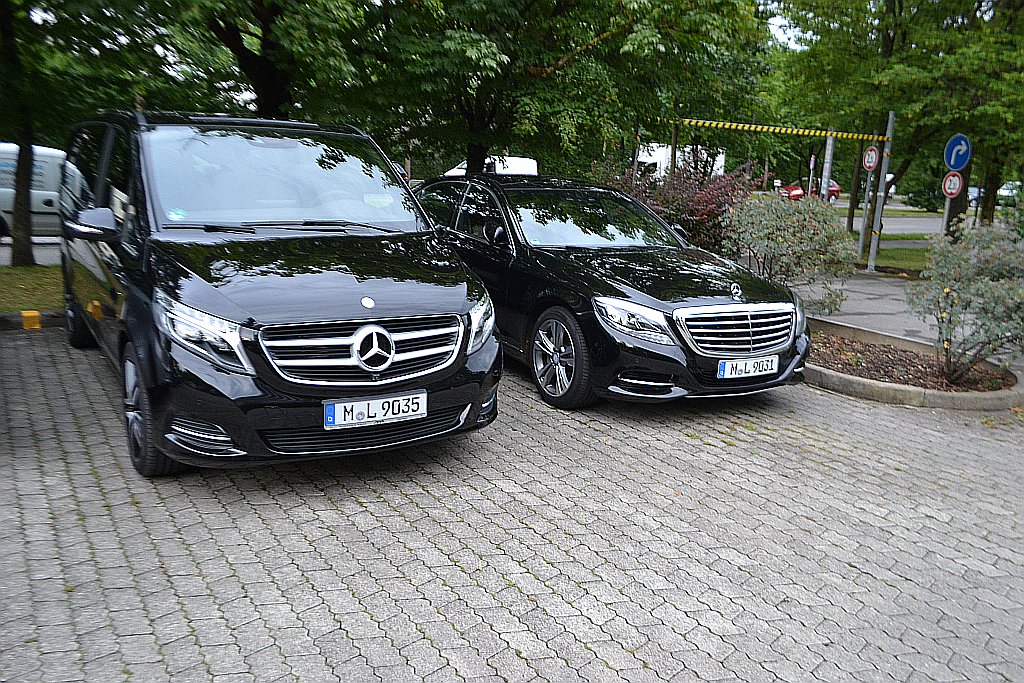 Chauffeur, Limousinen& VIP Bus Service Chauffeur, Limousinen& VIP Bus Service