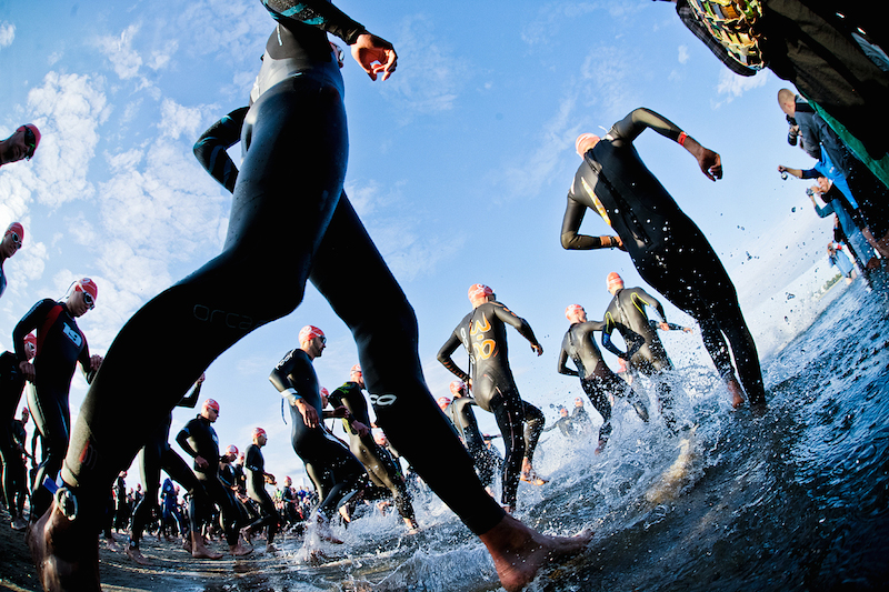 Etwa 1300 Triathleten starten am 14. September beim ersten Strandräuber IRONMAN 70.3 auf Rü
