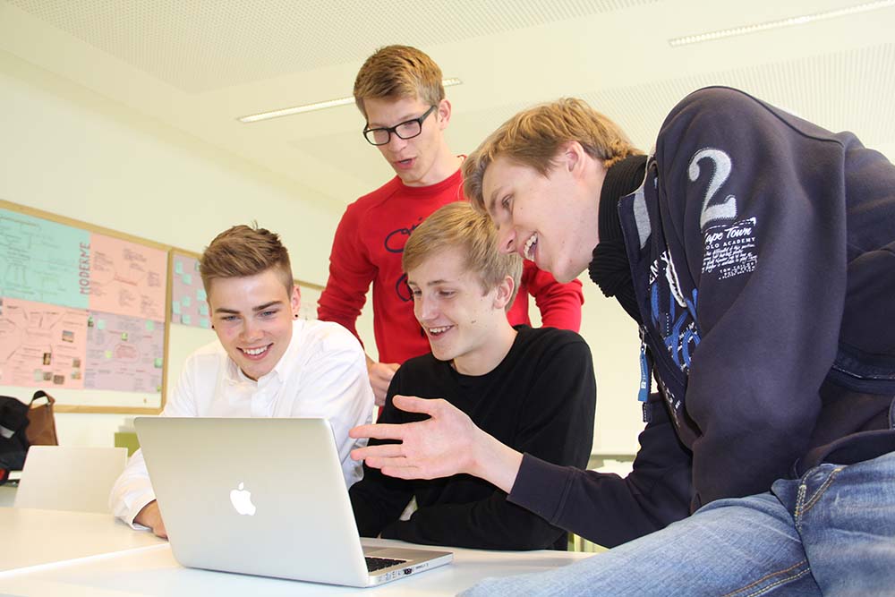 In den Pausen waren erstmals Aktien, Wertpapiere und Co. das Gesprächsthema Nr. 1 In den Pausen waren erstmals Aktien, Wertpapiere und Co. das Gesprächsthema Nr. 1