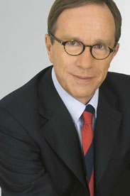 VDA-Präsident Matthias Wissmann ist einer der 13 Top-Referenten des carIT-Kongresses 2014